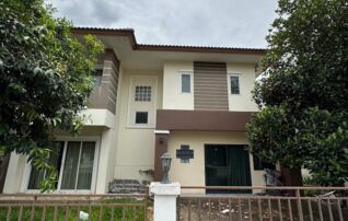 ทรัพย์สถาบันโดย JAM ทาวน์เฮาส์ บ้านภูมิสิริ รังสิต คลอง 4 (Baan Poomsiri Rangsit Klong 4)