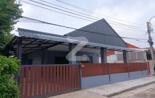 รูปด้านหน้าบ้าน