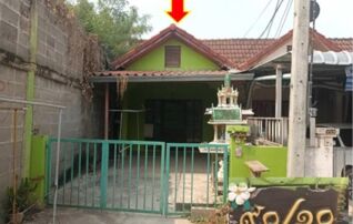 ทรัพย์สถาบันโดย GHB ทาวน์เฮาส์ ธนสิน