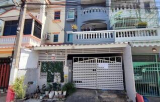 ทรัพย์สถาบันโดย GHB ทาวน์เฮาส์ ปทุมวิลเลจ (Pathum Village)