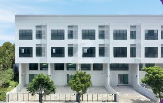 ขาย ทาวน์โฮม 3.5 ชั้น | 22.40 ตร.ว : โดยนายหน้า/ตัวแทน (งด Co-brokerage)