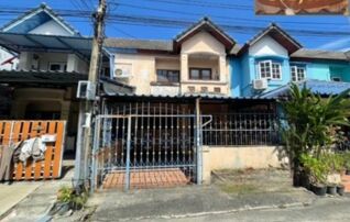 ทรัพย์สถาบันโดย GHB ทาวน์เฮาส์ พูนสุข