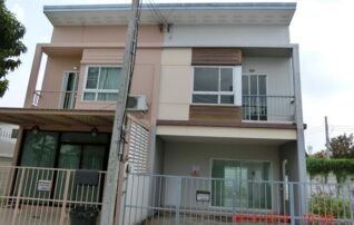 ทรัพย์สถาบันโดย GHB ทาวน์เฮาส์ สวนหลวง กรุงเทพมหานคร