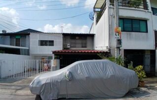 ทรัพย์สถาบันโดย GHB ทาวน์เฮาส์ใกล้ ARL บ้านทับช้าง นักกีฬาแหลมทอง (Baan Nakkeela Laemthong)