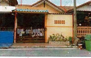 ทรัพย์สถาบันโดย GHB ทาวน์เฮาส์ หมู่บ้านบัวคลี่ 8