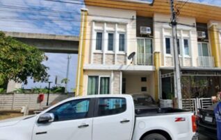 ทรัพย์สถาบันโดย GHB ทาวน์เฮาส์ โกลเด้นทาวน์ 1