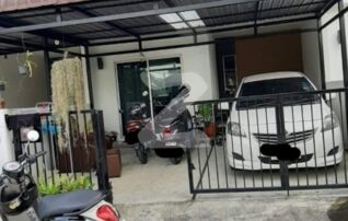 ขายบ้านหมู่บ้านพฤกษาเลียบวารี ด้านหน้าติดสวนใกล้ทางออกหมู่บ้าน ถนนเลียบวารี แขวงกระทุ่มราย เขตหนองจอก : เจ้าของให้เช่าเอง (งดรับนายหน้า)