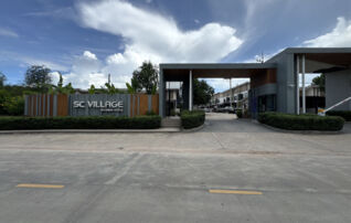ทรัพย์สถาบันโดย JAM ทาวน์เฮาส์ เอสซี วิลเลจ ปลวกแดง-แม่น้ำคู้ 1 (SC Village Pluak Daeng-Maenam Khoo 1)