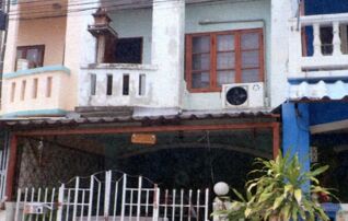 ทรัพย์สถาบันโดย อาคารสงเคราะห์ ทาวน์เฮาส์ติด MRT คลองบางไผ่ พิชาดา