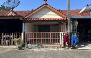ทรัพย์สถาบันโดย GHB ทาวน์เฮาส์ ซอยหมู่บ้านธนธานี 4 ถนนรักษ์จันทร์ ซ.7