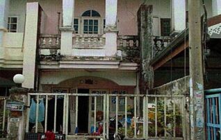 ทรัพย์สถาบันโดย GHB ทาวน์เฮาส์ แพรมาพรเพลสคลอง 4