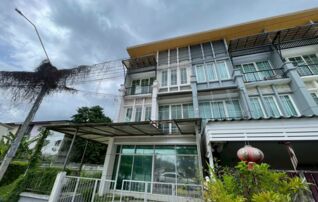 ทรัพย์สถาบันโดย JAM ทาวน์เฮาส์ โกลเด้น ซิตี้ ปิ่นเกล้า-จรัญสนิทวงศ์ (Golden City Pinklao-Charansanitwong)