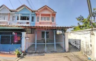 ทรัพย์สถาบันโดย GHB ทาวน์เฮาส์ วิรากร