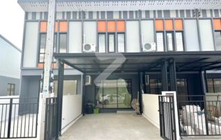 เจ้าของบ้านโพสเองค่ะ เฟอร์ครบ เครื่องใช้ไฟฟ้าครบ มาแต่ตัว มีบ้านให้เช่า บ้านใหม่ป้ายแดง อยู่คนแรก หมู่บ้านเมเปิ้ล คลอง6 : เจ้าของให้เช่าเอง (งดรับนายหน้า)