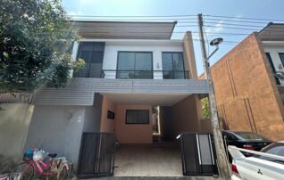 ทรัพย์สถาบันโดย JAM ทาวน์เฮาส์ คิวทาวน์ (Q Town)