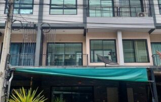 ทรัพย์สถาบันโดย GHB ทาวน์เฮาส์ใกล้ YL22 ทิพวัล เดอะทริปเปิ้ลสุขุมวิท 113 (The Triple Sukhumvit 113-Srinakharin)