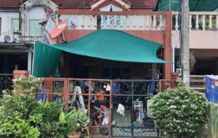 ทรัพย์สถาบันโดย GHB ทาวน์เฮาส์ ซอยหลังวัดอรัญญิก ถนนศรีคชคง