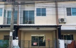 ทรัพย์สถาบันโดย GHB ทาวน์เฮาส์ คลองสามวา กรุงเทพมหานคร