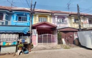 ทรัพย์สถาบันโดย GHB ทาวน์เฮาส์ นริศา