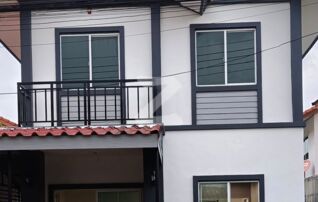 บ้านแฝด  Renovate ใหม่ทั้งหลัง หมู่บ้าน บ้านฟ้าปิยรมย์ พีเมียร์พาร์ค                              : เจ้าของขายเอง (งดรับนายหน้า)
