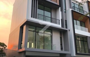 🏡โครงการ Nirvana Define พระราม 9🏡 Townhome หลังมุม ด้านหลังไม่ติดกับบ้านอื่น โครงการเน้นความ Private มีบ้านแค่ 50 กว่าหลัง : เจ้าของขายเอง (งดรับนายหน้า)