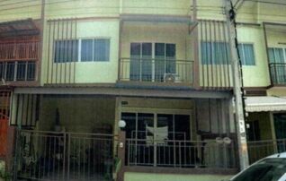 ทรัพย์สถาบันโดย GHB ทาวน์เฮาส์ หมู่บ้านสยามนิเวศน์ 3 (Siam Nivet Village 3)