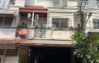 ขาย หมู่บ้าน ปริญลักษณ์ แจ่มจันทร์ เลียบด่วน-รามอินทรา ทาวน์โอม 3 ชั้น : เจ้าของขายเอง (งดรับนายหน้า)