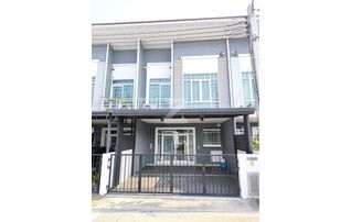 ขายพรีเมี่ยมทาวน์โฮมจากโครงการ Q House วิวสนามหญ้า ตกแต่งพร้อมอยู่ ใกล้เซ็นทรัลเวสเกตและรถไฟฟ้าสายสีม่วง (เจ้าของบ้านขายเอง) . : เจ้าของขายเอง (งดรับนายหน้า)