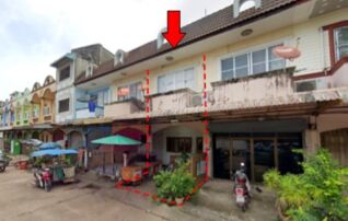 ทรัพย์สถาบันโดย บริษัท บริหารสินทรัพย์สุขุมวิท จำกัด ทาวน์เฮาส์ ซอยธนวรรณ ถนนสุราษฎร์ธานี-พุนพิน (ทล.401)