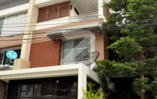 หน้าบ้านหันทิศตะวันออกเฉียงใต้ลมดีค่ะ