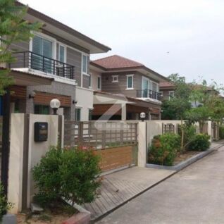 บ้านณฐาวดี โบวิน่า Baan Nathawadee Bovina