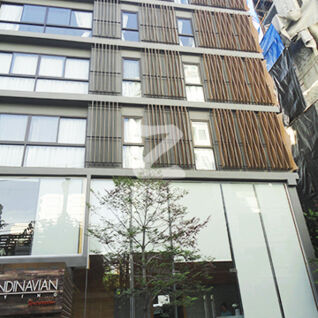 มอนต์โรส คอร์ต Montrose Court