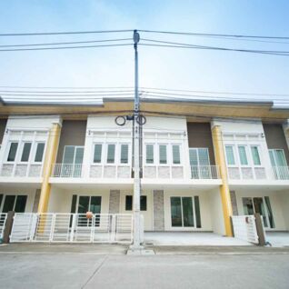 โกลเด้น ทาวน์ รัตนาธิเบศร์-สถานีรถไฟฟ้าบางพลู Golden Town Rattanathibet-Bangplu Station