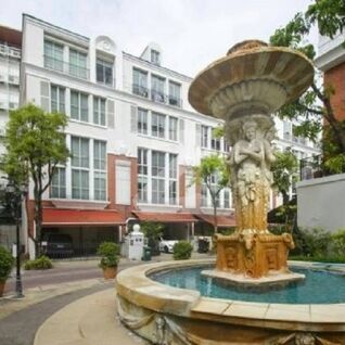 บ้านกลางกรุง บริติชทาวน์ ทองหล่อ Baan Klang Krung British Town Thonglor