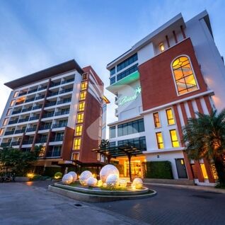เดอะ บีช ไฮท์ รีสอร์ท ภูเก็ต The Beach Heights Resort Phuket