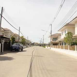 บี แลนด์ ภูเขาลาด B Land Phukhao Lad