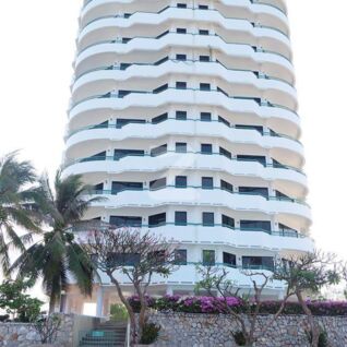 พรีวิเลจเพลส คอนโดมิเนียม Privilege Place Condominium