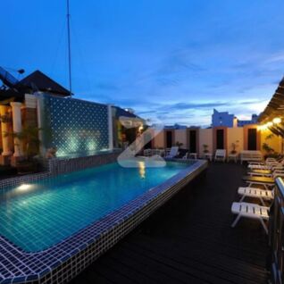 เดอะ ไวท์เฮ้าส์ คอนโดเทล The Whitehouse Condotel