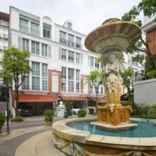 บ้านกลางกรุง บริติชทาวน์ ทองหล่อ Baan Klang Krung British Town Thonglor
