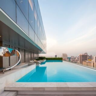 เดอะ รูม สาทร The Room Sathorn