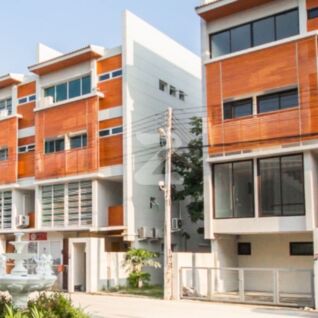กุญชร์สิริ ทาวน์โฮม Kunsiri Townhome