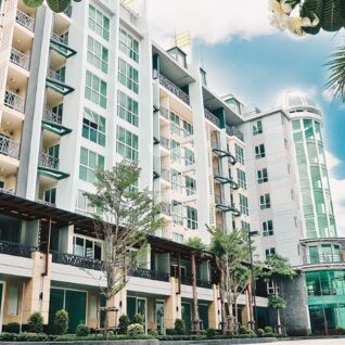 เลอฌ็อง พรีเมี่ยม คอนโดมิเนียม Le Champs Premium Condominium