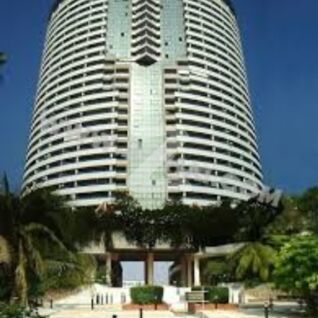 จอมเทียนพลาซ่า คอนโดเทล Jomtien Plaza Condotel