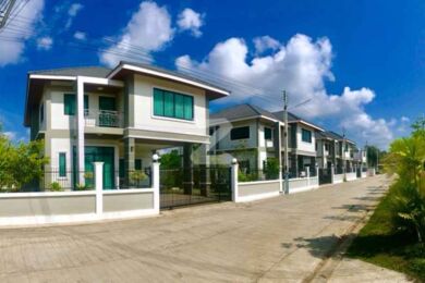บ้านเพ แลนด์ แอนด์ เฮ้าส์ Baan Phe Land and Houses