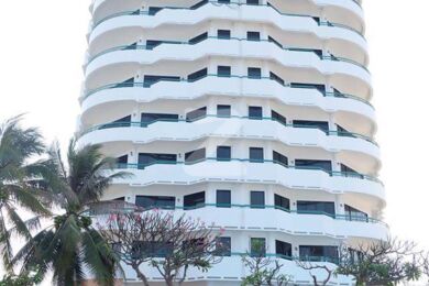 พรีวิเลจเพลส คอนโดมิเนียม Privilege Place Condominium
